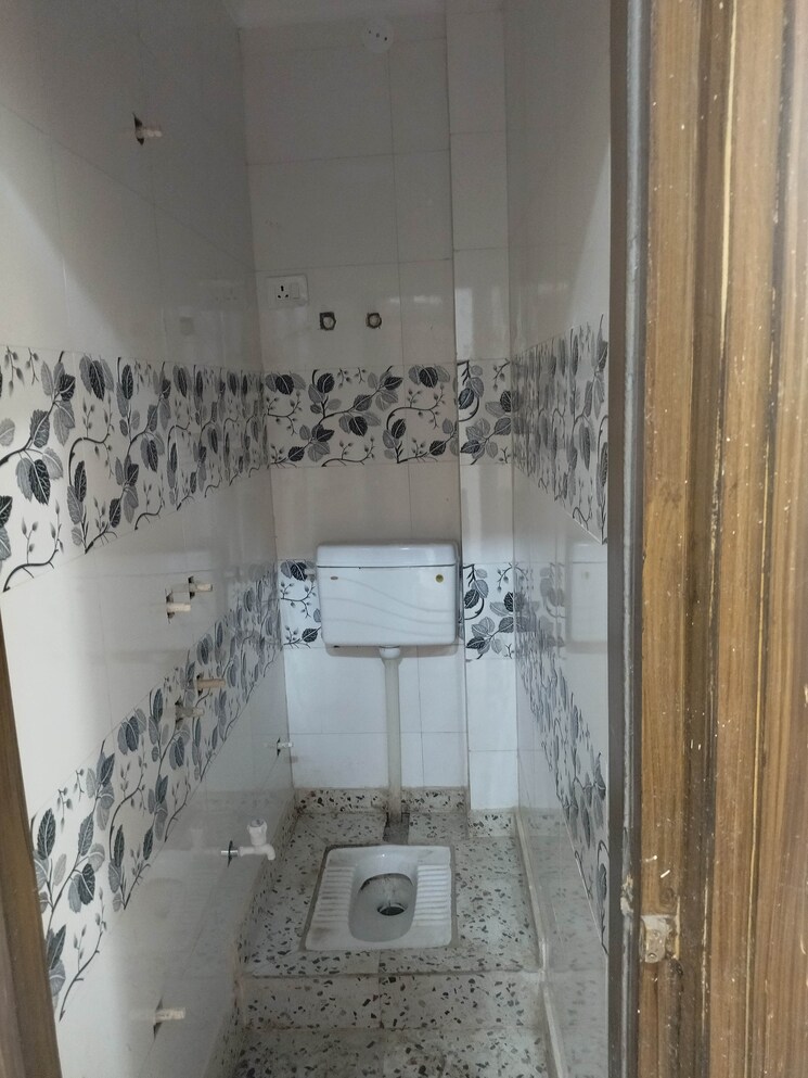 Bathroom, govindpuri 2 Bedroom 500 Sq.Ft. Builder Floor In Govindpuri Delhi 8815784