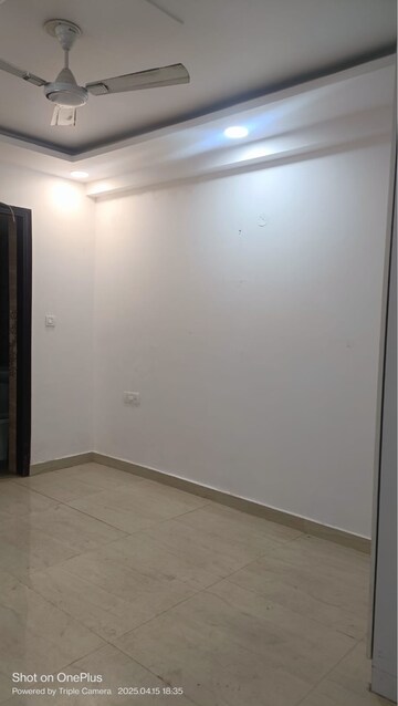 Room in 3 BHK Builder Floor at Ashoka Enclave 3, Sector 35 – for Rent