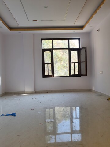 Room in 3 BHK Apartment at Mehli – for Sale
