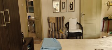 Living Room in 3 BHK Apartment at Poseidon Apartment, Andheri West – for Rent