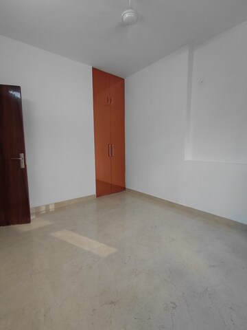 Furnished Amenities in 3 BHK Builder Floor at Janakpuri – for Rent