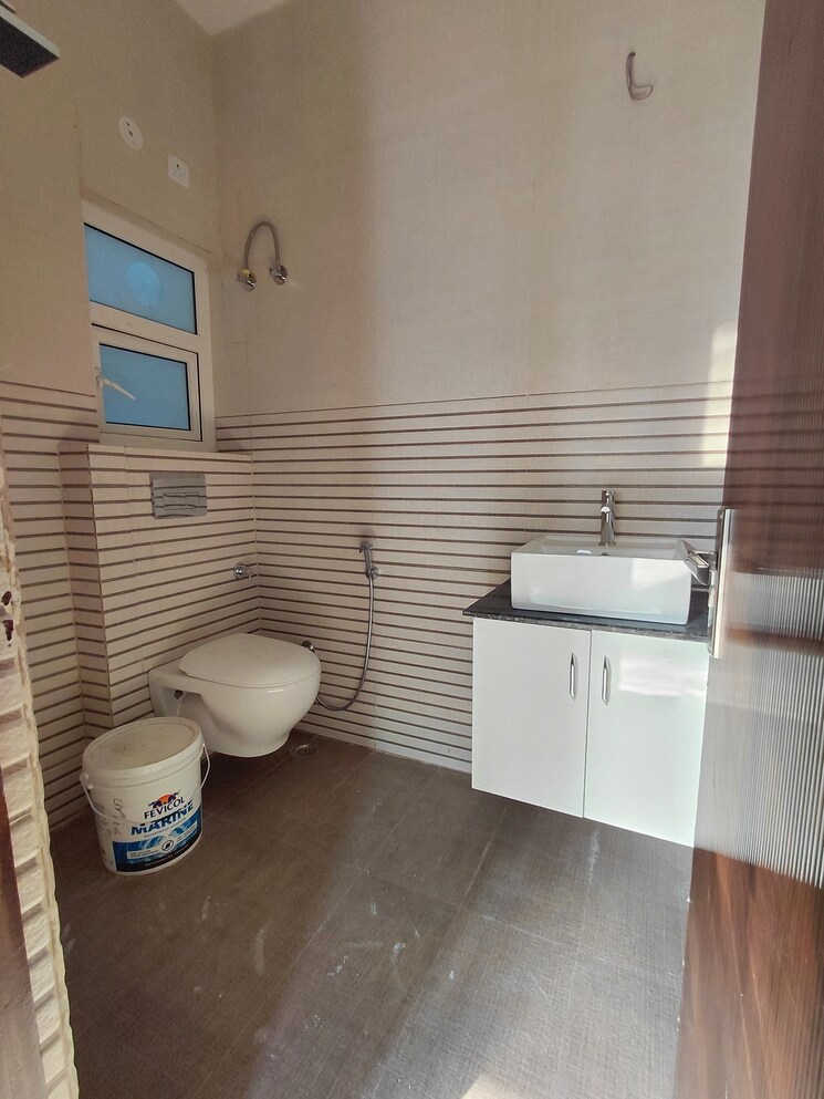 Bathroom, janakpuri 3 Bedroom 1100 Sq.Ft. Builder Floor In Janakpuri Delhi 8815922