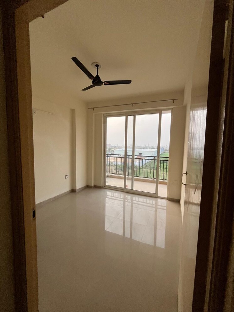 Room, rof-aalayas-phase-2 3 Bedroom 795 Sq.Ft. Apartment In Sector 102 Gurgaon 8815927