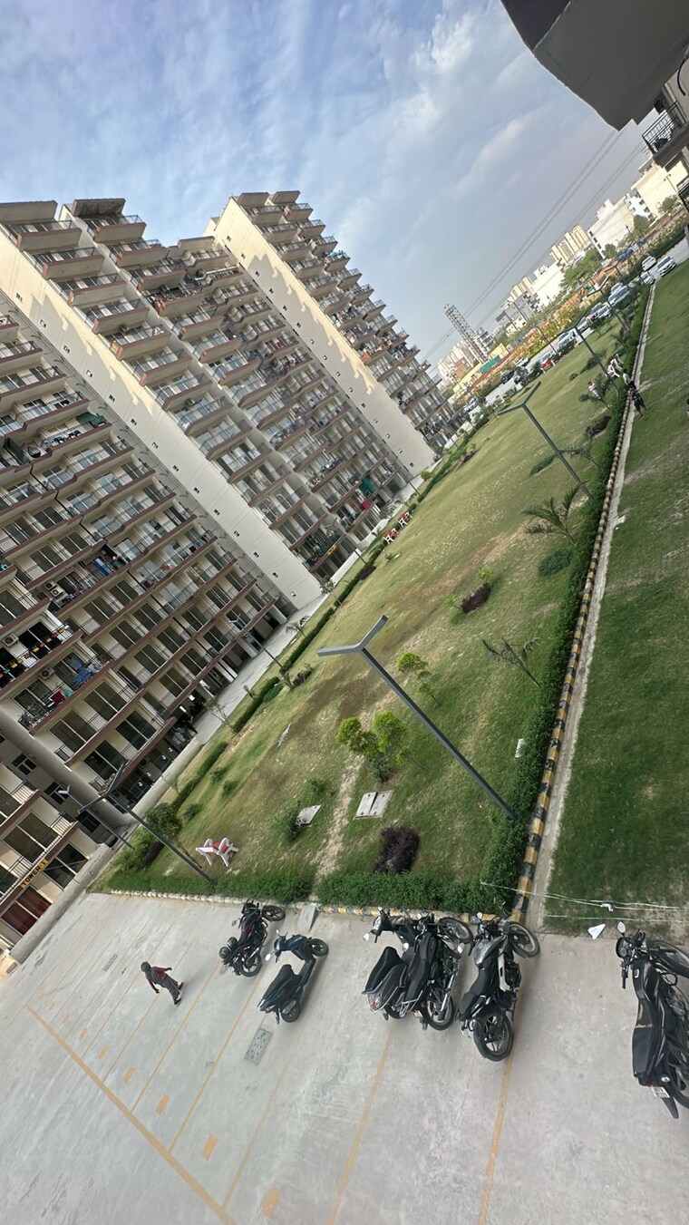 Balcony, rof-aalayas-phase-2 3 Bedroom 795 Sq.Ft. Apartment In Sector 102 Gurgaon 8815927