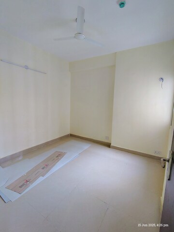 Room in 2 BHK Apartment at Amrapali Enchante, Tech Zone 4 Greater Noida – for Rent