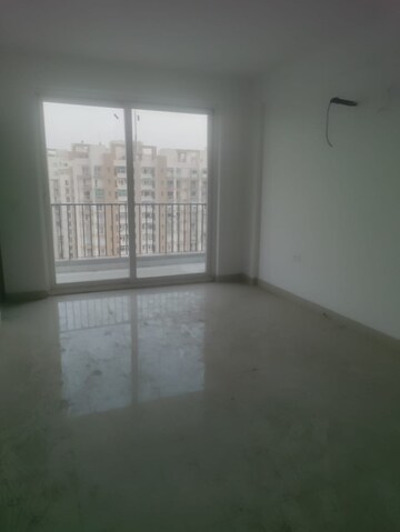 Room in 3 BHK Apartment at Shiv The Ozone Solitaire, Sector 87 – for Sale