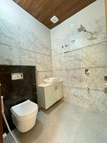 Master Bedroom in 2 BHK Builder Floor at Gupta Awas, Sector 43 – for Rent