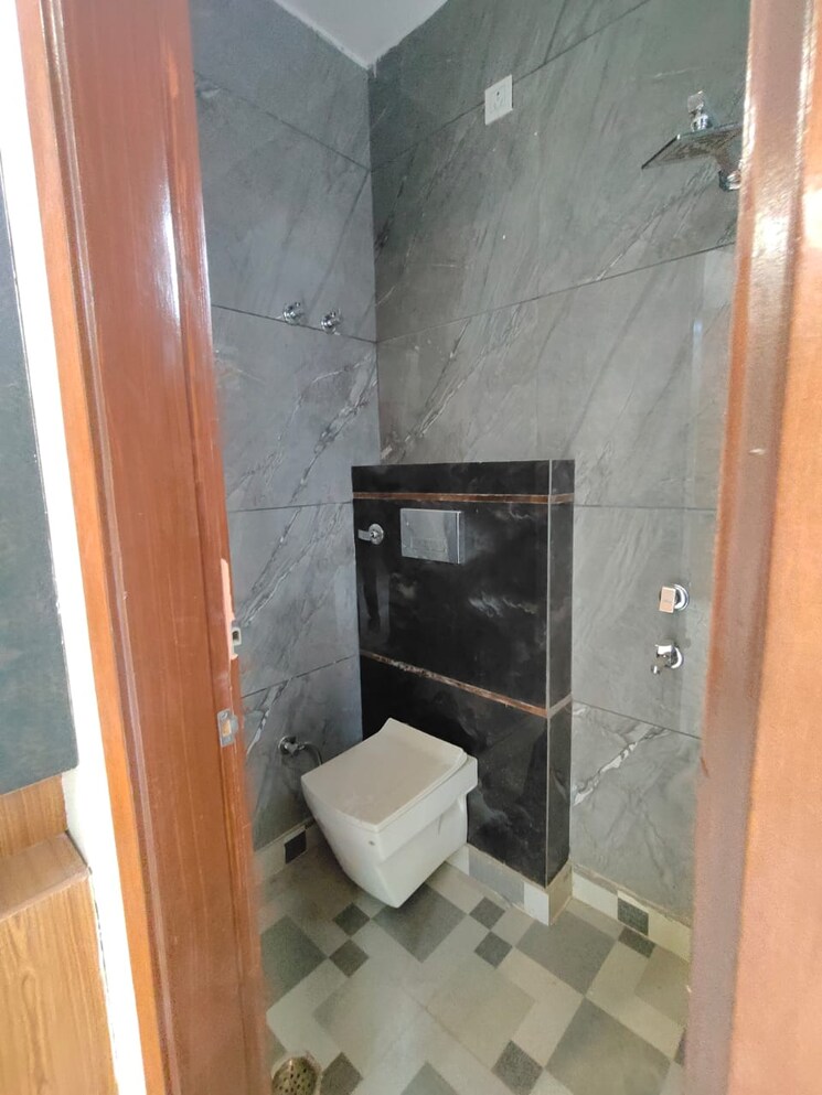 Bathroom, burari 3 Bedroom 1120 Sq.Ft. Builder Floor In Burari Delhi 8816001