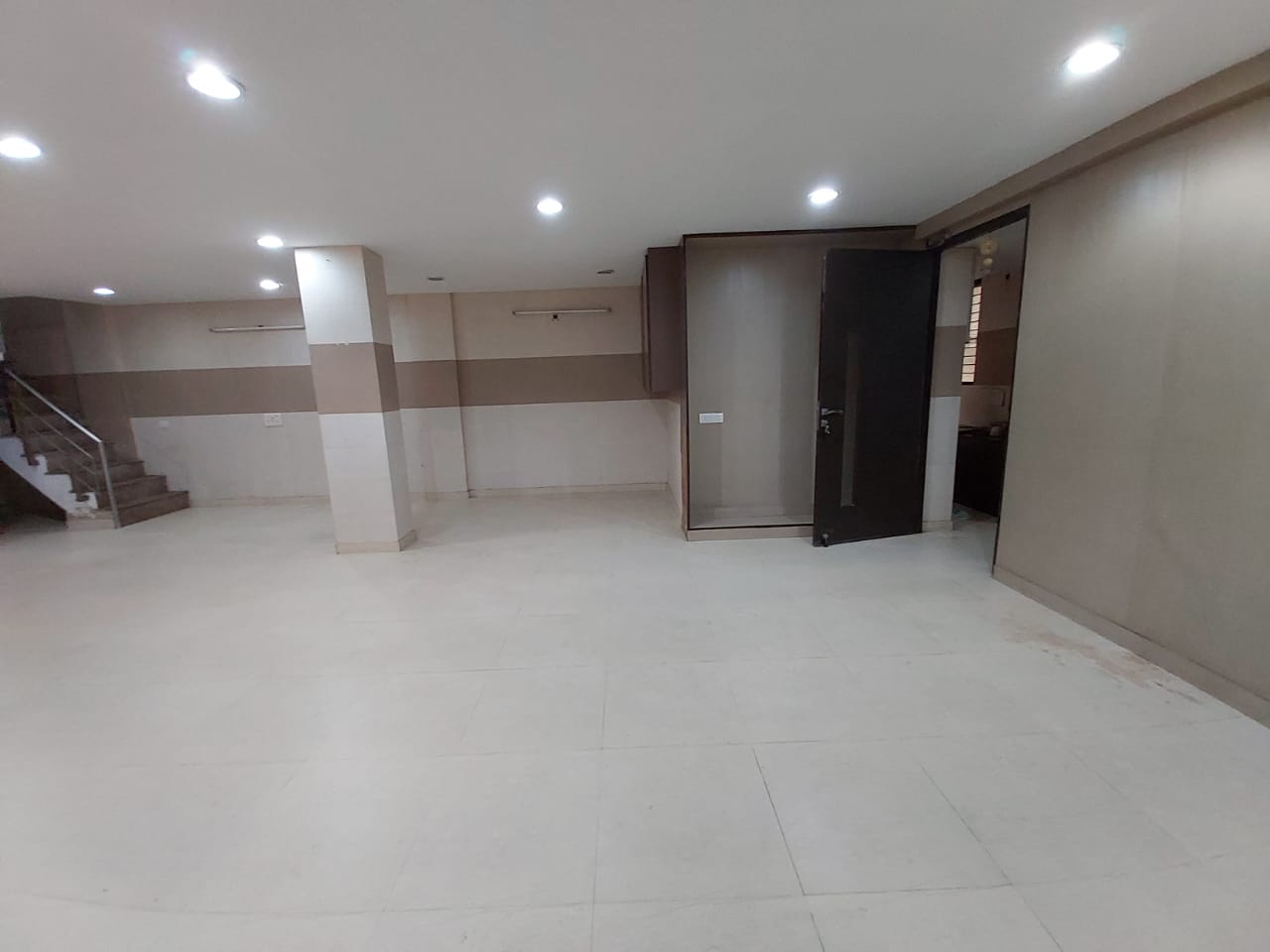 6+ BHK Builder Floor For Rent in South City 1
