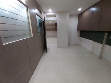 Building Lobby in 6+ BHK Builder Floor at South City 1 – for Rent