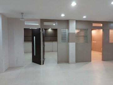 Room in 6+ BHK Builder Floor at South City 1 – for Rent