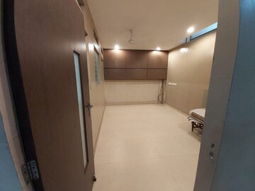 Bathroom in 6+ BHK Builder Floor at South City 1 – for Rent
