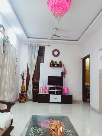 Furnished Amenities in 3 BHK Builder Floor at Edenburg City, Sector 91 – for Sale