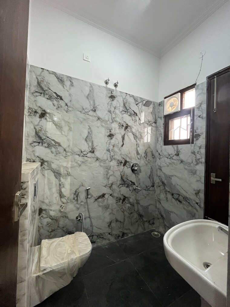 Bathroom, sahastradhara road 3 Bedroom 122 Sq.Yd. Independent House In Sahastradhara Road Dehradun 8816052