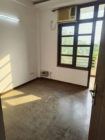 Room in 2.5 BHK Builder Floor at Vipul World Floors, Sector 48 – for Rent