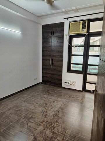 Room in 2.5 BHK Builder Floor at Vipul World Floors, Sector 48 – for Rent