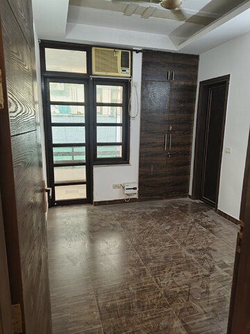 Room in 2.5 BHK Builder Floor at Vipul World Floors, Sector 48 – for Rent