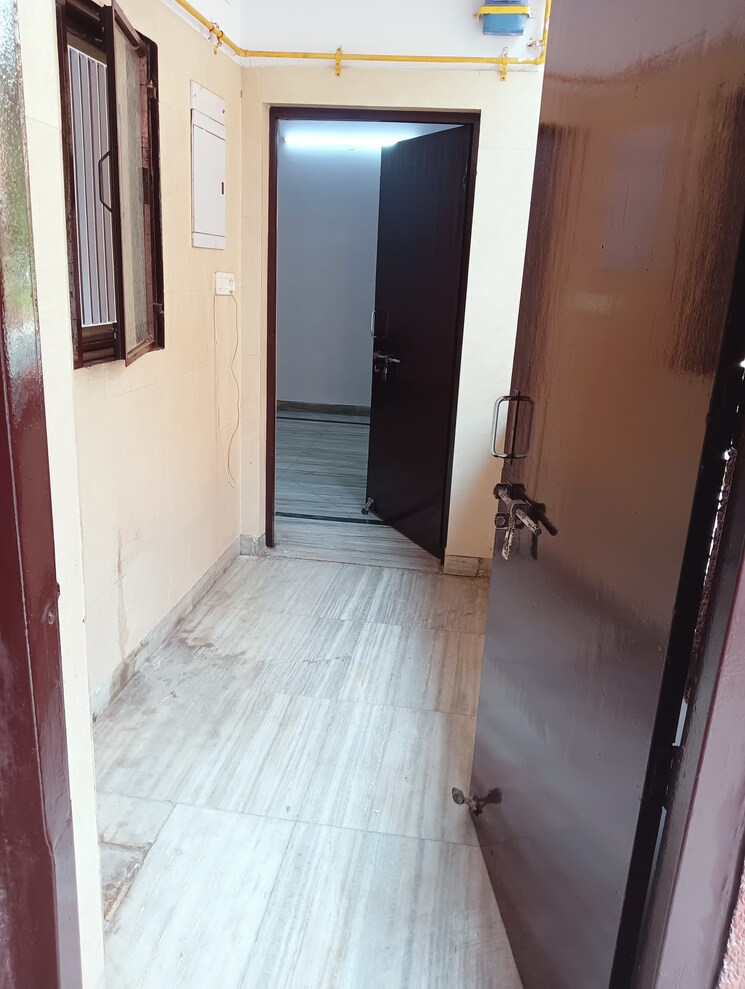 Bathroom, shatabdi-vihar 2 Bedroom 950 Sq.Ft. Apartment In Sector 52 Noida 8816136