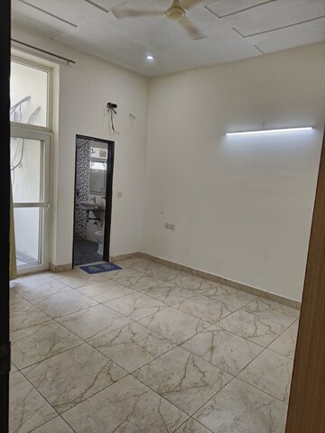 Room in 2.5 BHK Builder Floor at Vipul World Floors, Sector 48 – for Rent