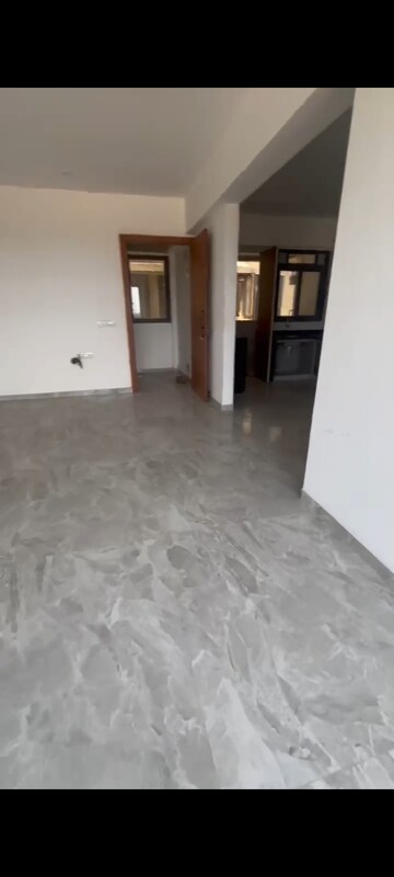 Room in 3 BHK Apartment at Vaishnodevi Circle – for Sale
