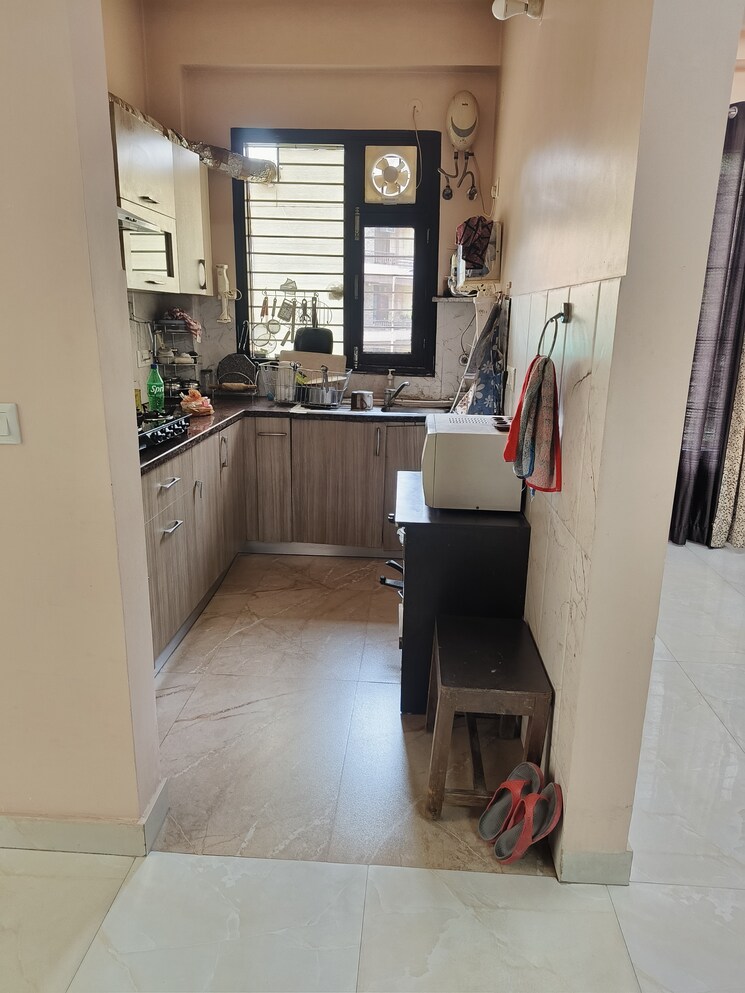 Kitchen, vipul-world-floors 3 Bedroom 1550 Sq.Ft. Builder Floor In Sector 48 Gurgaon 8816152