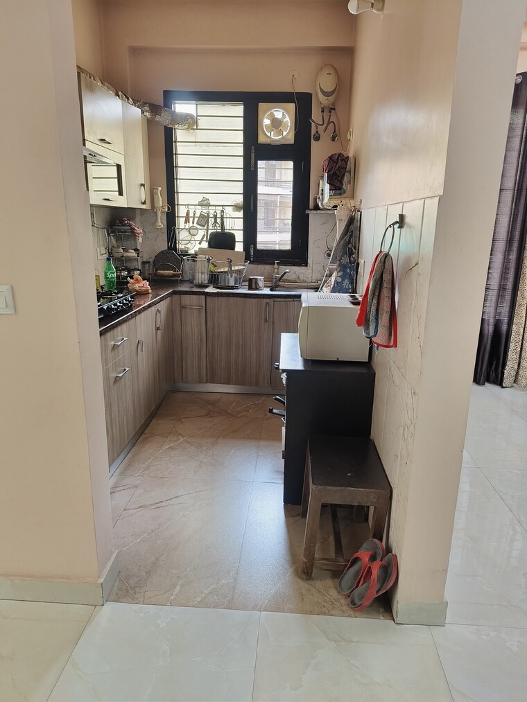 Kitchen, vipul-world-floors 3 Bedroom 1550 Sq.Ft. Builder Floor In Sector 48 Gurgaon 8816152