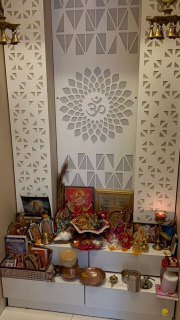 Room in 2 BHK Apartment at Lodha Amara, Kolshet Road – for Rent