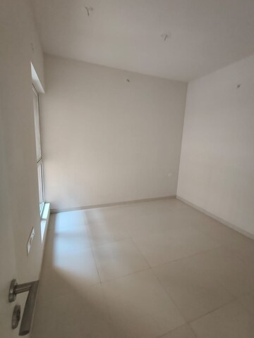 Room in 2 BHK Apartment at Godrej Green Cove, Mahalunge – for Rent