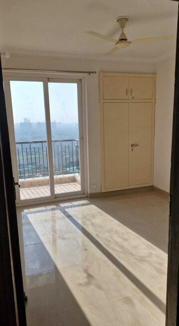 Room in 2.5 BHK Apartment at Amrapali Riverview, Amrapali Leisure Valley – for Rent