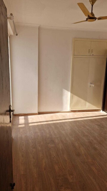 Room in 2.5 BHK Apartment at Amrapali Riverview, Amrapali Leisure Valley – for Rent