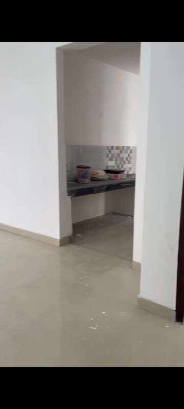 Room in 4 BHK Apartment at Sanchar Nest Palm Heights, Wave City – for Rent