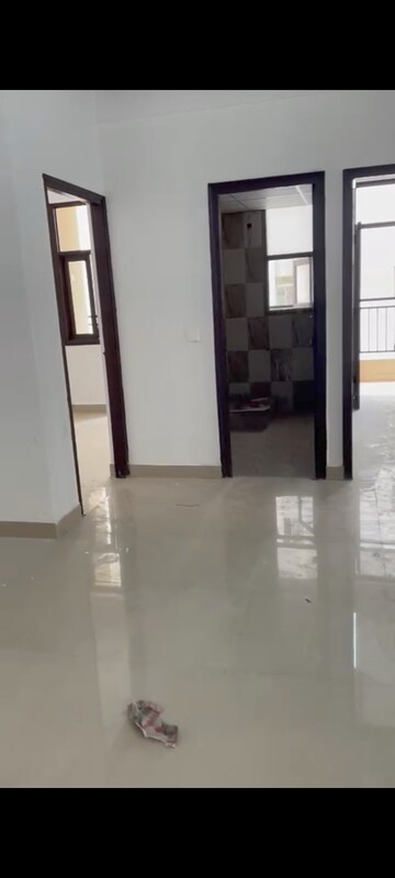Room in 4 BHK Apartment at Sanchar Nest Palm Heights, Wave City – for Rent