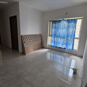 Room in 2 BHK Apartment at Lodha Amara, Sandoz Baug – for Rent