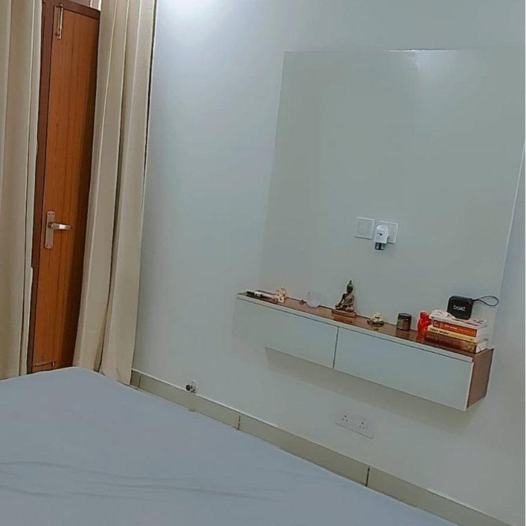 Room, kharar road 3 Bedroom 120 Sq.Yd. Apartment In Kharar Road Mohali 8816313