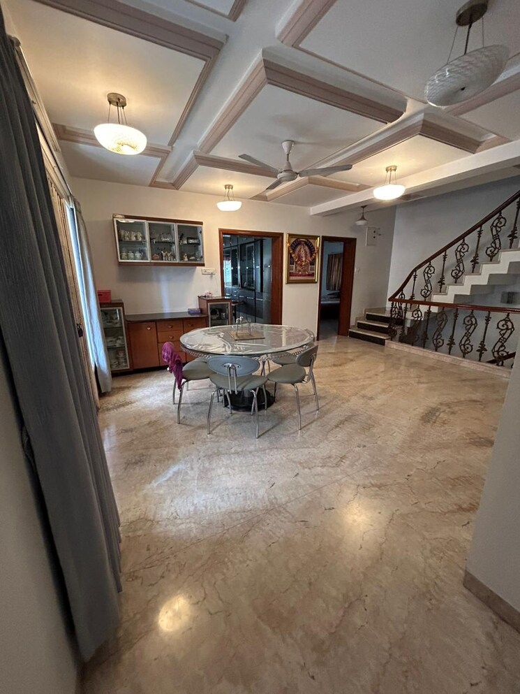  Parking, ghod dod road 5 Bedroom 372 Sq.Yd. Villa In Ghod Dod Road Surat 8816328