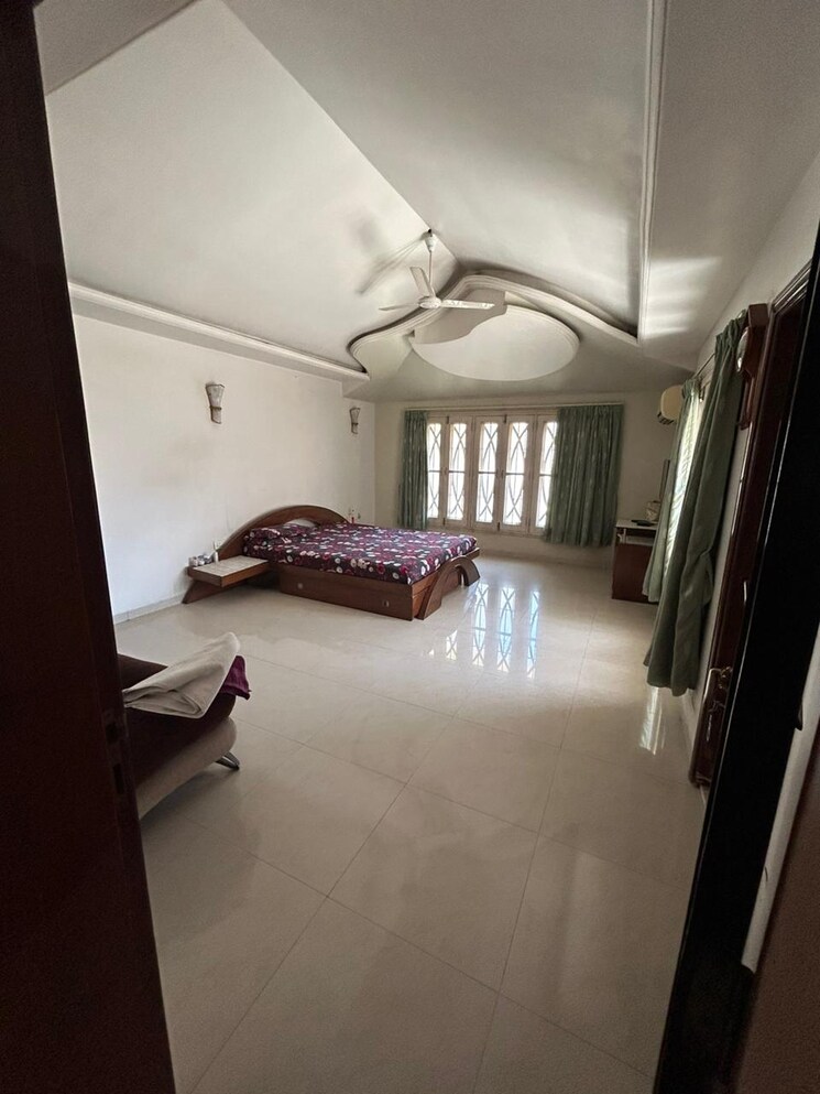 Living Room, ghod dod road 5 Bedroom 372 Sq.Yd. Villa In Ghod Dod Road Surat 8816328