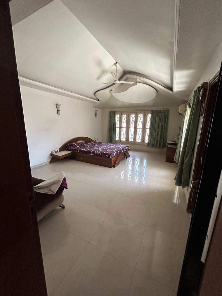 Living Room, ghod dod road 5 Bedroom 372 Sq.Yd. Villa In Ghod Dod Road Surat 8816328