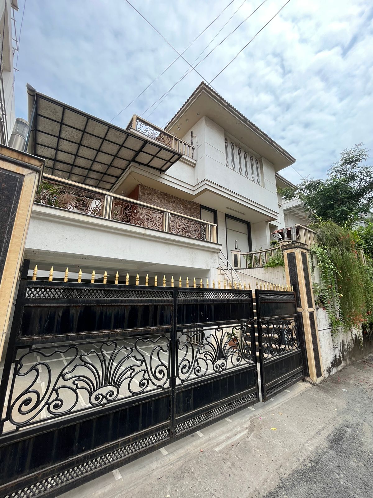 5 BHK + Pooja Room,Extra Room Villa For Sale in Nr Jogger Park