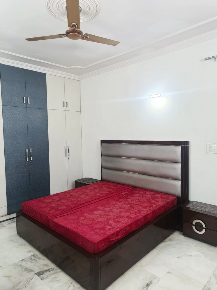 Bedroom, rajouri garden 2 Bedroom 120 Sq.Yd. Builder Floor In Rajouri Garden Delhi 8816374