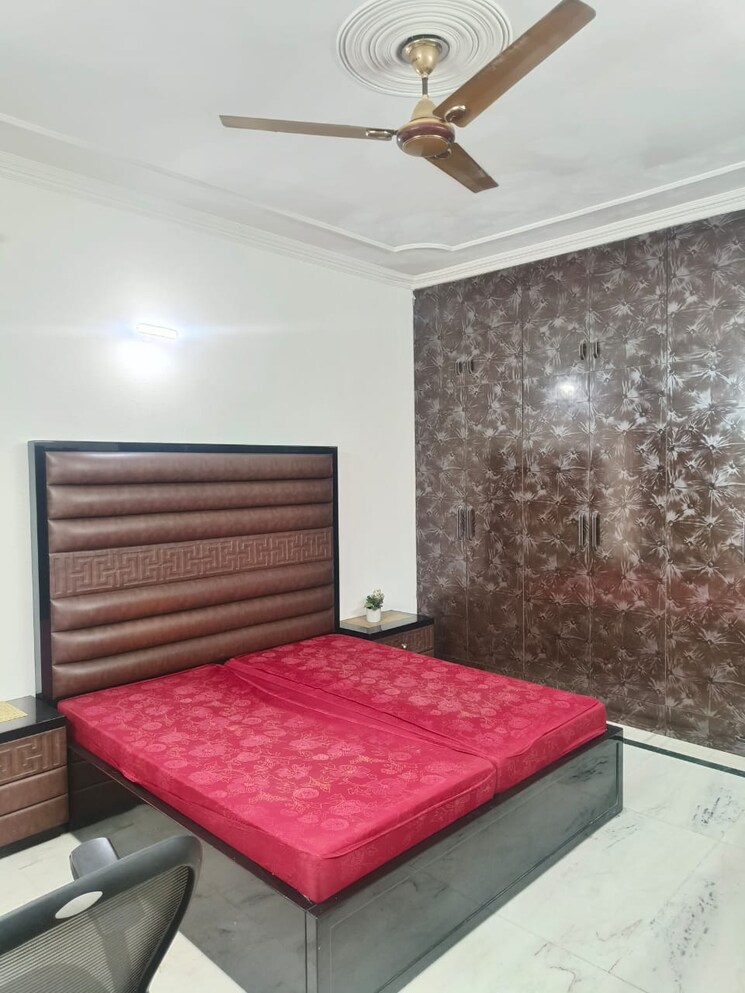 Bedroom, rajouri garden 2 Bedroom 120 Sq.Yd. Builder Floor In Rajouri Garden Delhi 8816374