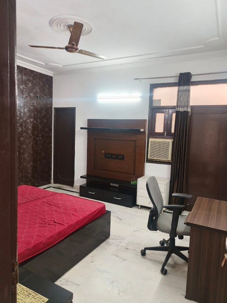 Living Room, rajouri garden 2 Bedroom 120 Sq.Yd. Builder Floor In Rajouri Garden Delhi 8816374