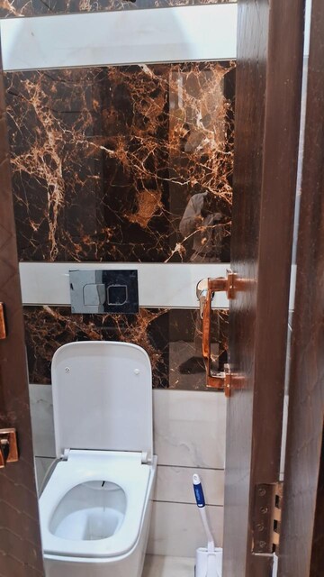 Furnished Amenities in 2 BHK Builder Floor at Subhash Nagar – for Rent