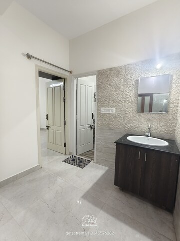 Room in 2 BHK Builder Floor at Hsr Layout – for Rent
