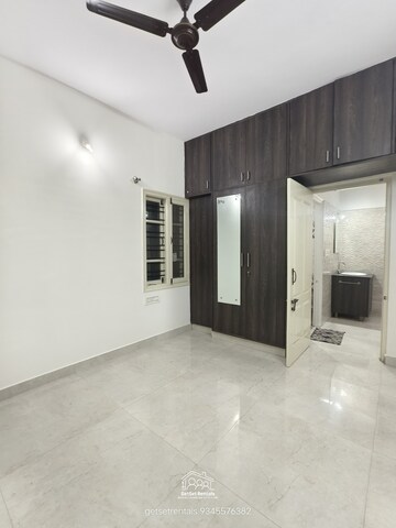 Room in 2 BHK Builder Floor at Hsr Layout – for Rent