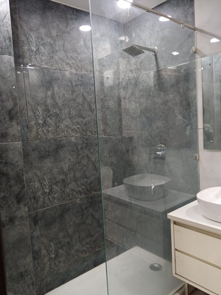 Bathroom, dlf-atria 3 Bedroom 215 Sq.Yd. Builder Floor In Dlf Phase ii Gurgaon 8816397