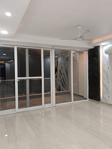 Building Lobby in 3 BHK Builder Floor at DLF Atria, Dlf Phase ii – for Rent