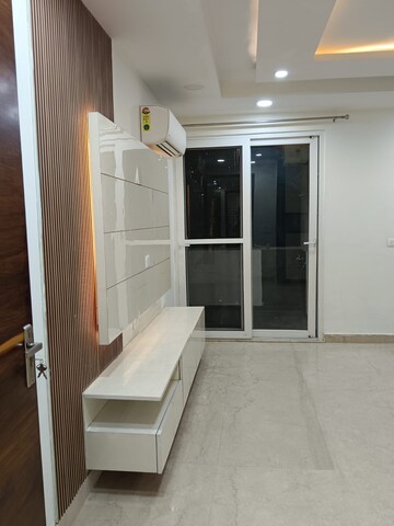 Building Lobby in 3 BHK Builder Floor at DLF Atria, Dlf Phase ii – for Rent