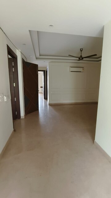 Room in 3 BHK Builder Floor at DLF City Phase IV, Dlf Phase iv – for Rent