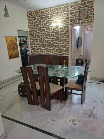Living Room in 3 BHK Builder Floor at DLF City Phase IV, Dlf Phase iv – for Rent