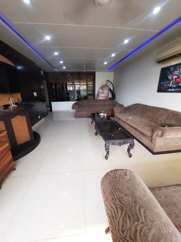 Master Bedroom in 3 BHK Builder Floor at Malviya Nagar – for Rent